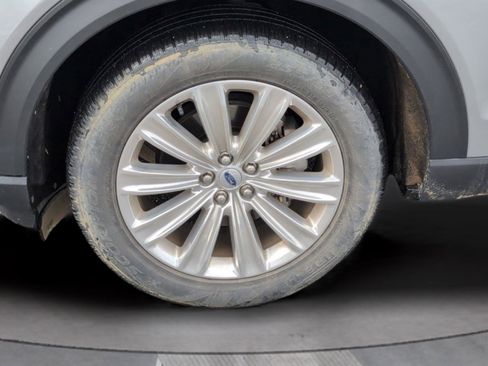 Used 2023 Ford Explorer Limited w/ Limited Technology Package image 12