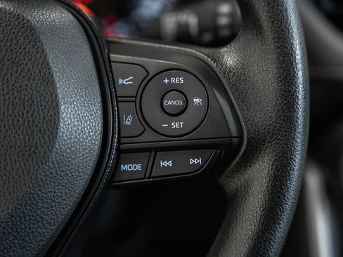 Used 2021 Toyota RAV4 XLE w/ Convenience Package FWD image 25
