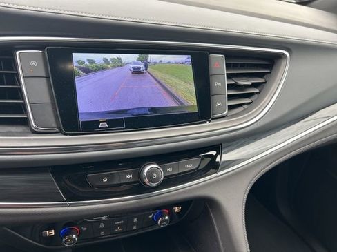 Used 2024 Buick Enclave Essence FWD image 9