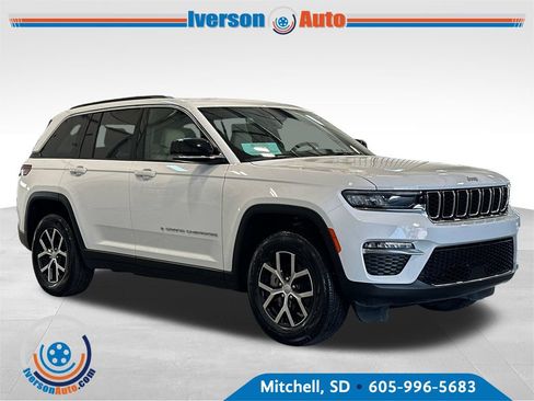 Used 2025 Jeep Grand Cherokee Limited w/ Trailer Tow Package AWD/4WD image 3