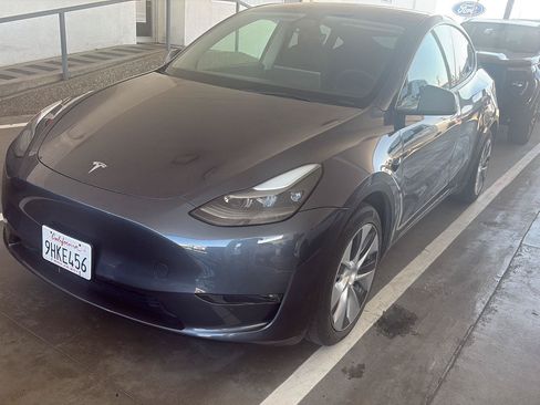 Used 2023 Tesla Model Y Long Range AWD/4WD image 1