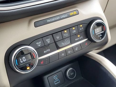 Used 2020 Ford Escape Titanium w/ Titanium Premium Package 2.0 AWD/4WD image 25