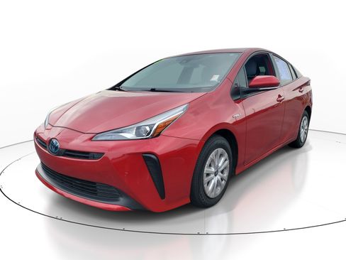 Used 2022 Toyota Prius LE FWD image 3