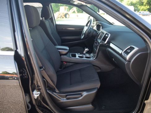 Used 2021 Jeep Grand Cherokee Laredo image 23