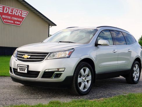 Used 2017 Chevrolet Traverse LT w/ Style and Technology Package AWD/4WD image 2