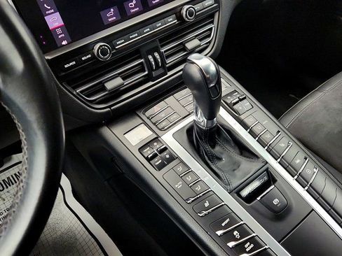 Used 2021 Porsche Macan image 17