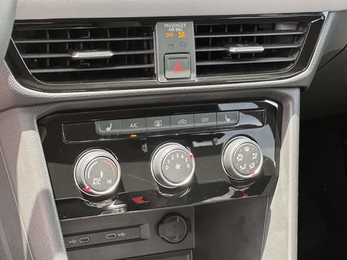 Certified 2023 Volkswagen Taos SE FWD image 18