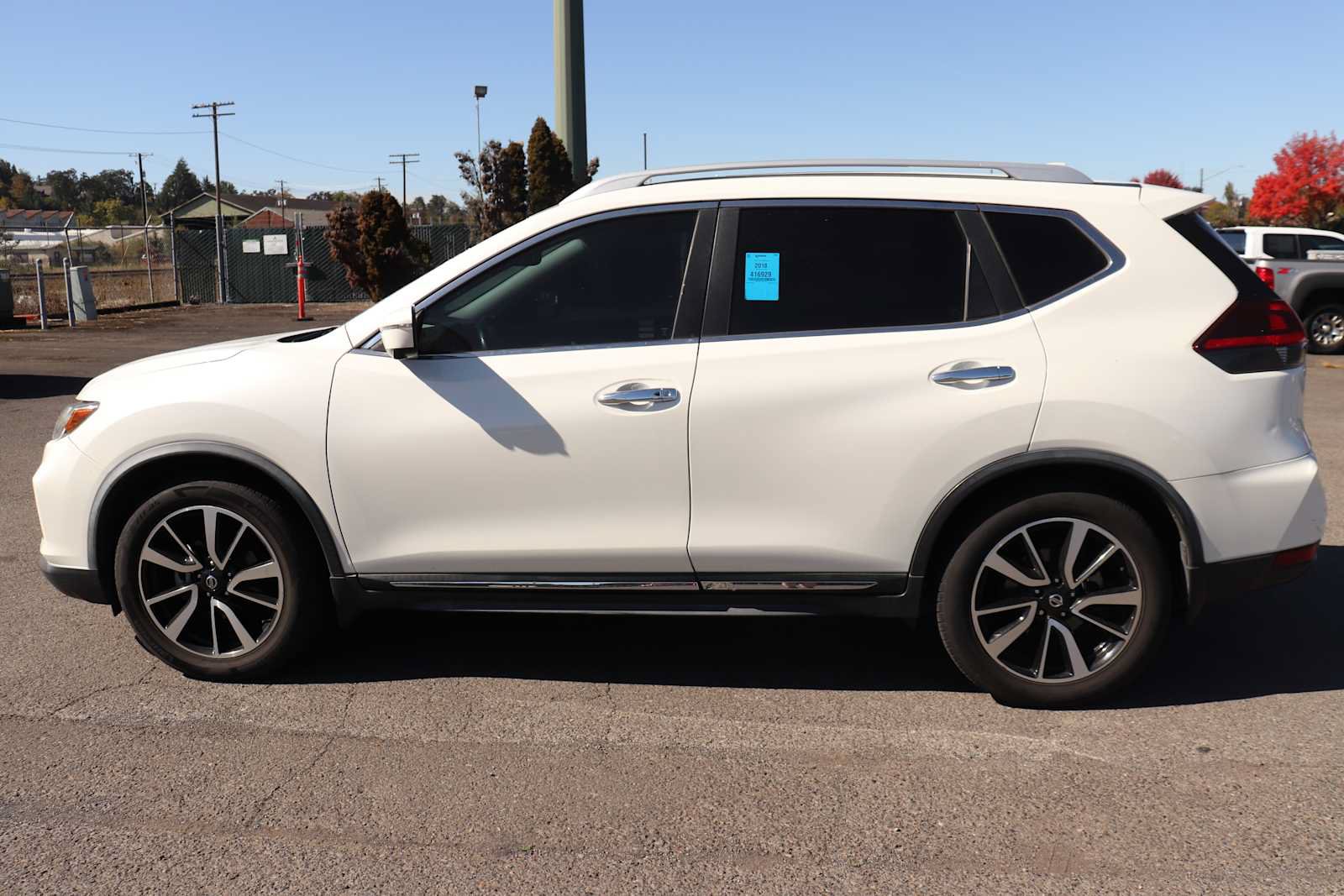 Used 2018 Nissan Rogue SL w/ Premium Package FWD image 8