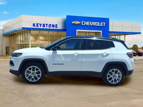 Used 2025 Jeep Compass Limited AWD/4WD image 4