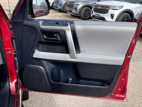 Used 2012 Toyota 4Runner SR5 image 22