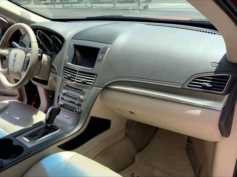 Used 2010 Lincoln MKT 2WD image 22
