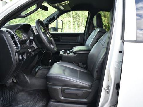 Used 2022 RAM 2500 Tradesman w/ Chrome Appearance Group AWD/4WD image 10
