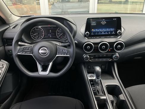 Used 2025 Nissan Sentra SV FWD image 11
