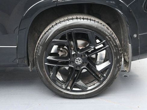 Used 2025 Volkswagen Tiguan SE R-Line AWD/4WD image 13