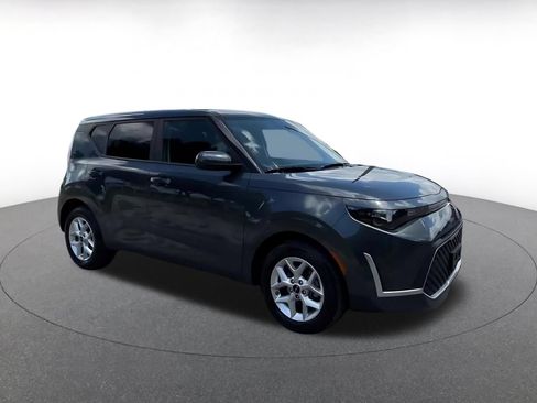 Used 2025 Kia Soul LX w/ LX Technology Package FWD image 2