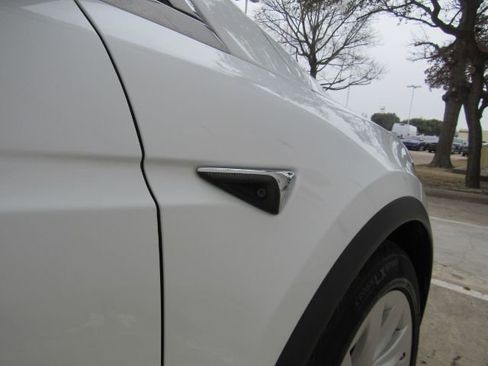 Used 2018 Tesla Model X 100D image 32