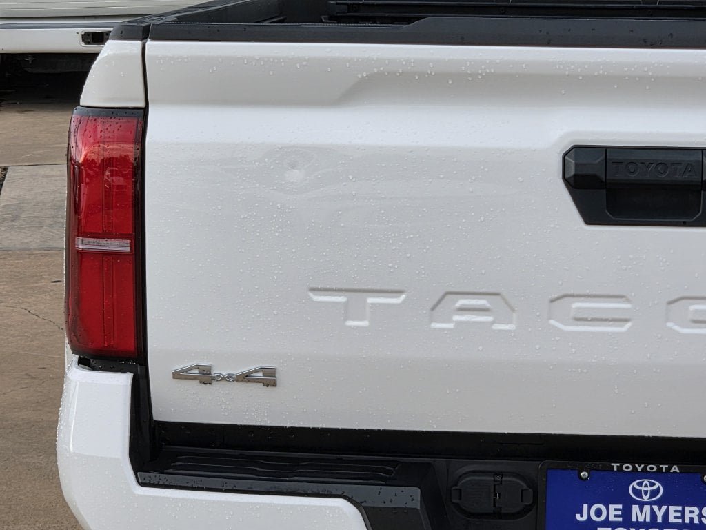 Used 2024 Toyota Tacoma SR5 AWD/4WD image 10