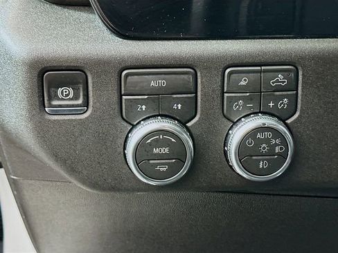 Used 2026 GMC Sierra 1500 SLT AWD/4WD image 13