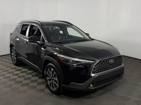 Used 2025 Toyota Corolla Cross XLE w/ Convenience Package image 28