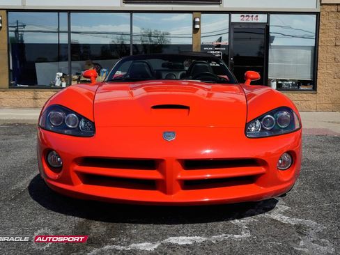 Used 2004 Dodge Viper SRT-10 image 2