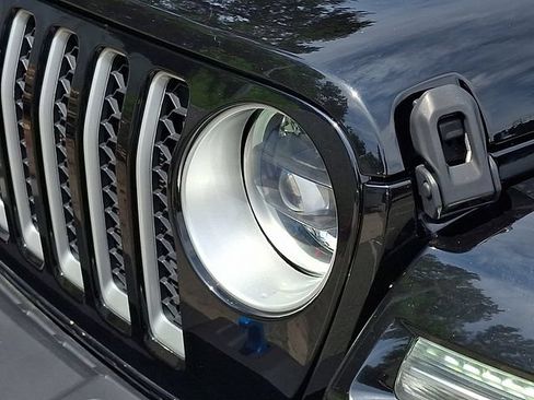 Used 2023 Jeep Wrangler Unlimited Sahara AWD/4WD image 30