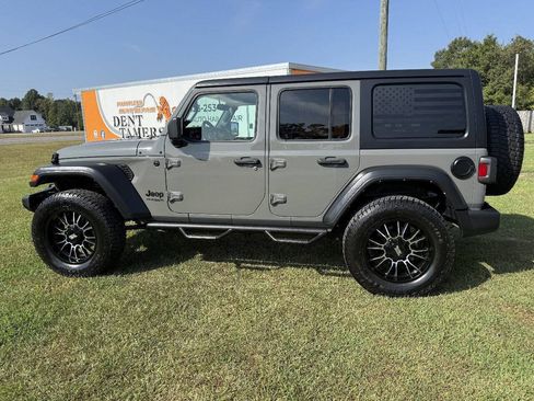 Used 2021 Jeep Wrangler Unlimited Sport AWD/4WD image 9