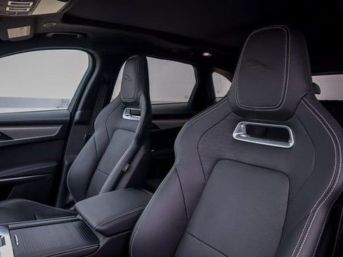 Used 2025 Jaguar F-PACE R-Dynamic S image 15