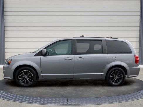 Used 2019 Dodge Grand Caravan GT image 4