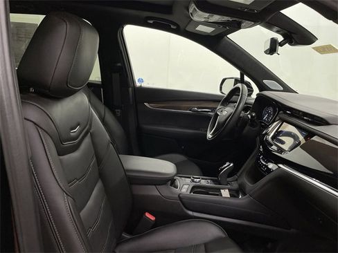 Certified 2025 Cadillac XT6 Premium Luxury w/ Platinum Package image 24