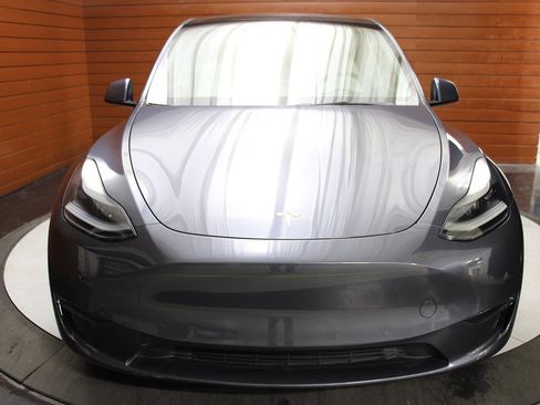 Used 2022 Tesla Model Y Performance AWD/4WD image 2