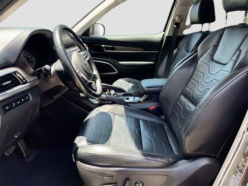 Used 2022 Kia Telluride SX w/ SX Prestige Package image 22