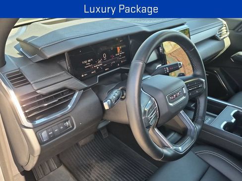 Certified 2026 GMC Acadia Elevation w/ Elevation Premium Package AWD/4WD image 12