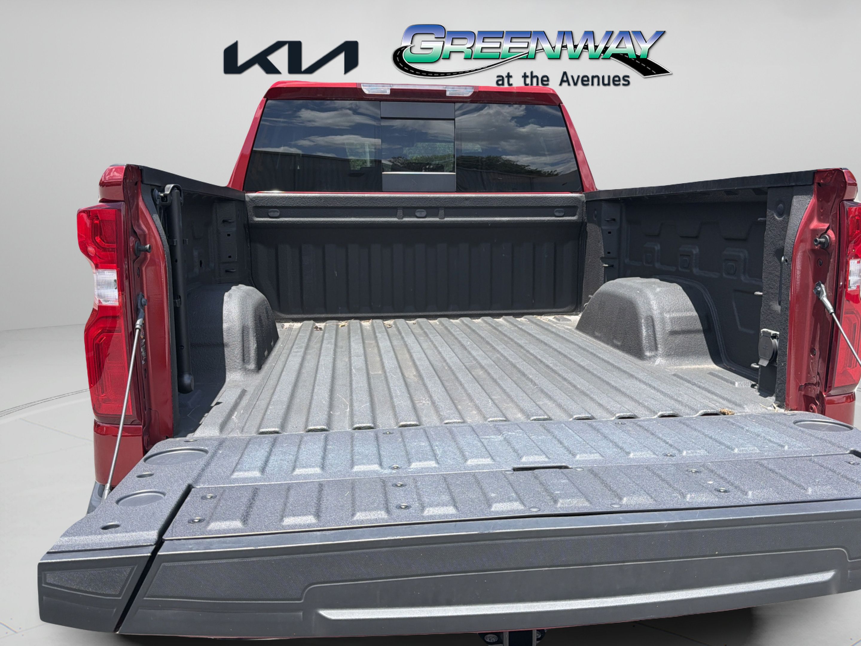 Used 2025 Chevrolet Silverado 1500 LT Trail Boss w/ Convenience Package II AWD/4WD image 24