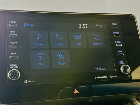 Used 2022 Toyota Venza LE image 16