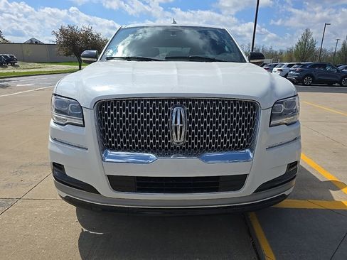 Used 2024 Lincoln Navigator Premiere image 2