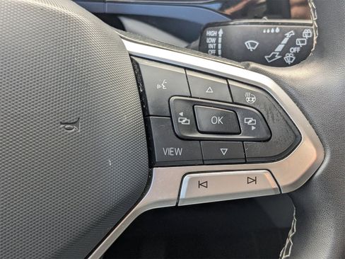 Used 2024 Volkswagen Taos SE image 28