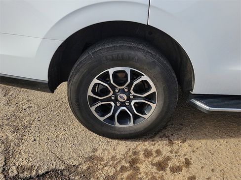 Used 2022 Ford Expedition XLT image 7