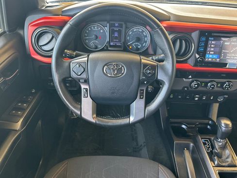 Certified 2018 Toyota Tacoma TRD Sport w/ Technology Package image 17