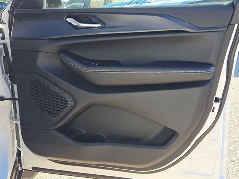 New 2025 Jeep Grand Cherokee Laredo X w/ Luxury Tech Group I AWD/4WD image 9