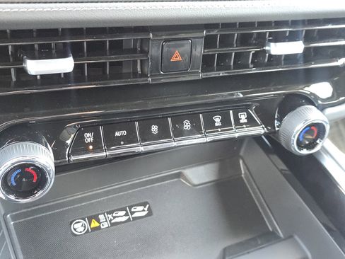 New 2025 Chevrolet Suburban Premier AWD/4WD image 20