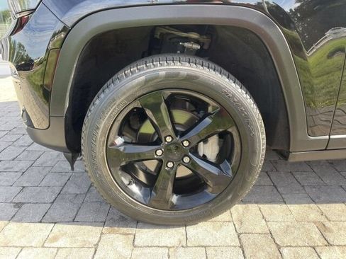 Used 2024 Jeep Grand Cherokee Limited w/ Black Appearance Package AWD/4WD image 33