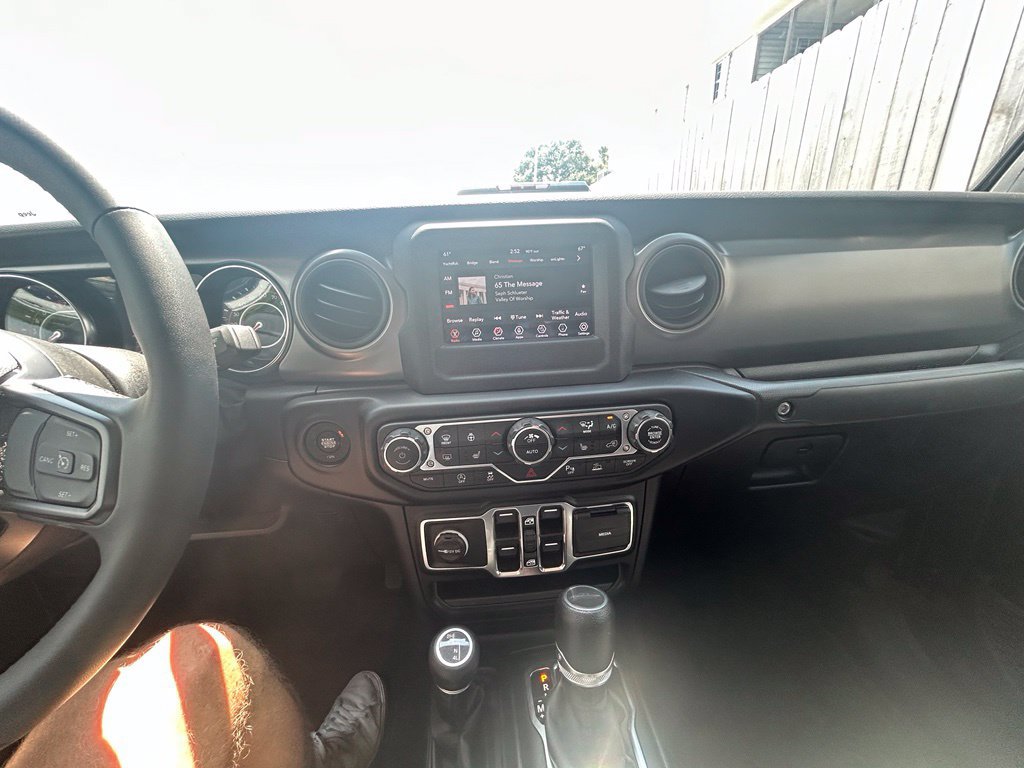 Used 2023 Jeep Gladiator Sport AWD/4WD image 23