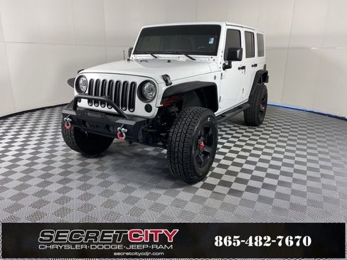Used 2018 Jeep Wrangler Unlimited Sahara w/ Connectivity Group image 3