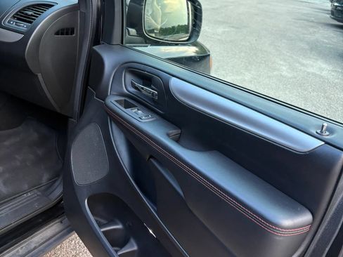 Used 2019 Dodge Grand Caravan GT FWD image 24