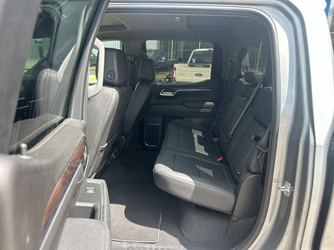 Used 2025 GMC Sierra 1500 SLT image 6