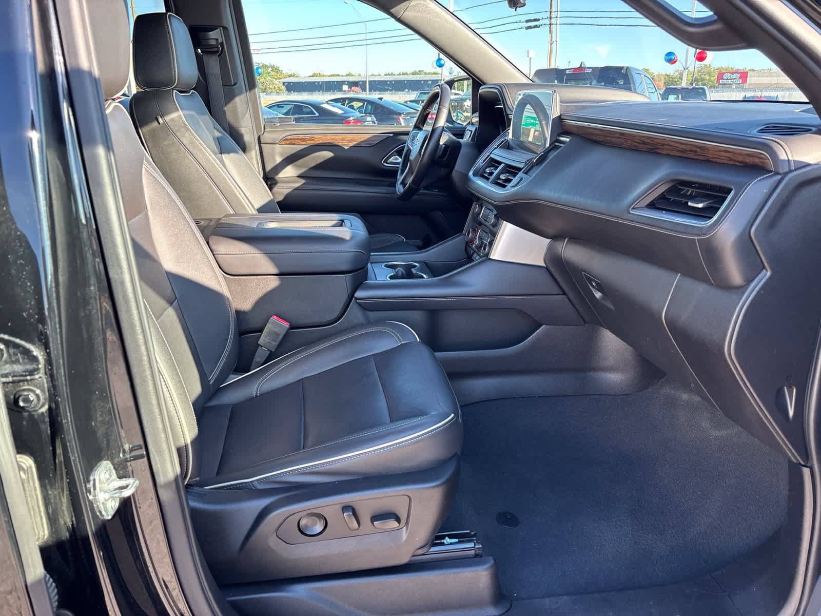 Used 2022 Chevrolet Suburban Premier w/ Premium Package AWD/4WD image 13