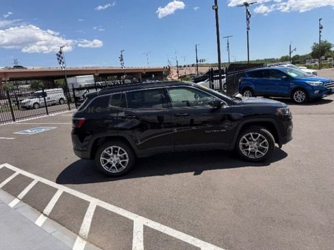 Used 2022 Jeep Compass Latitude AWD/4WD image 15