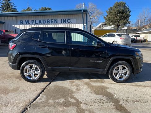 Used 2024 Jeep Compass Latitude image 17