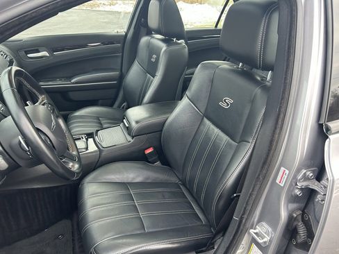Used 2017 Chrysler 300 S w/ 300S Premium Group image 7