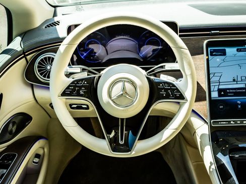 Used 2022 Mercedes-Benz EQS 450+ Sedan image 17